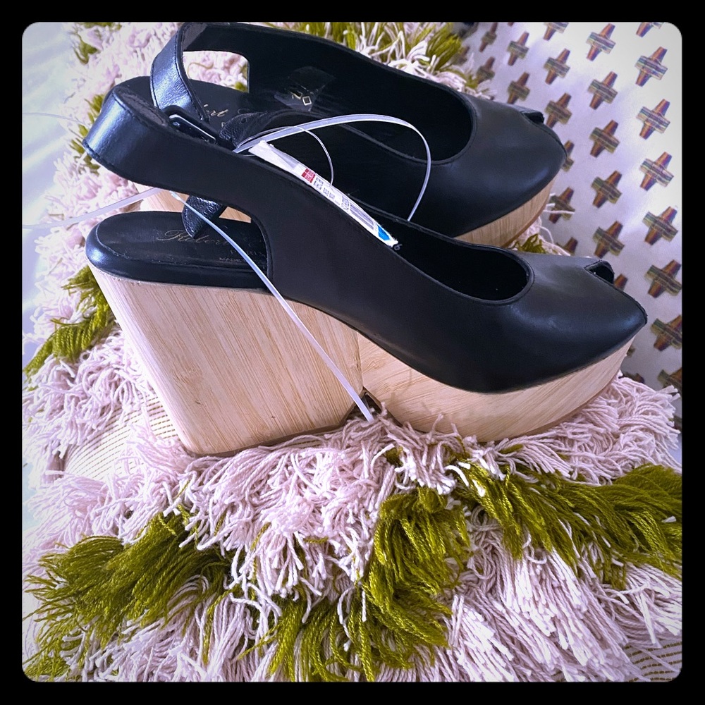 Robert clergie peep toe platform sandal!